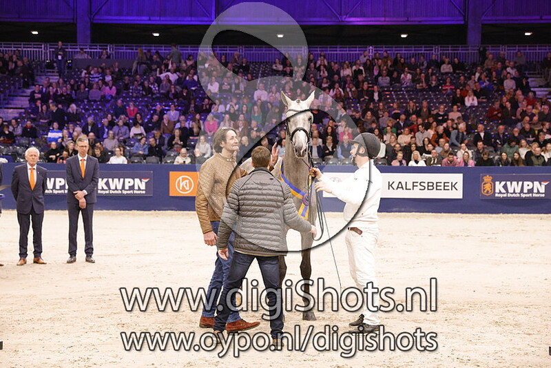 Parodie v. Alexandro P - 600