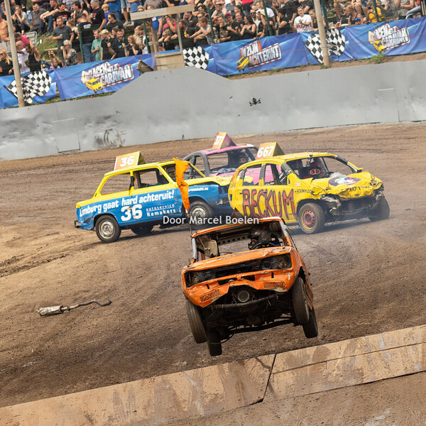 In zijn achteruit | Talpa