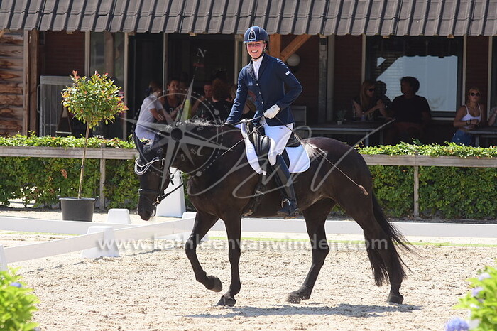 Manon Schalkwijk - Purarazadivino's Yente