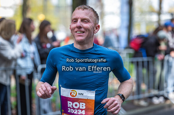 2025 NN Marathon Rotterdam - 1 - Finish Coolsingel ca. 13:15u