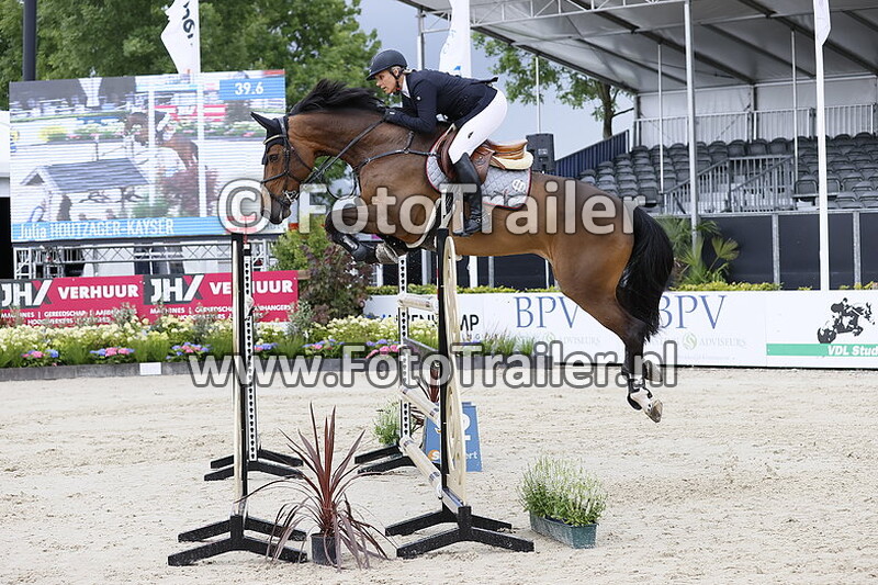 julia houtzager kayser