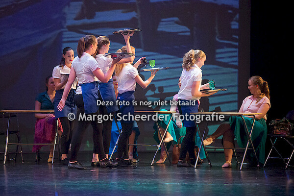 24. Serveersters strandtent