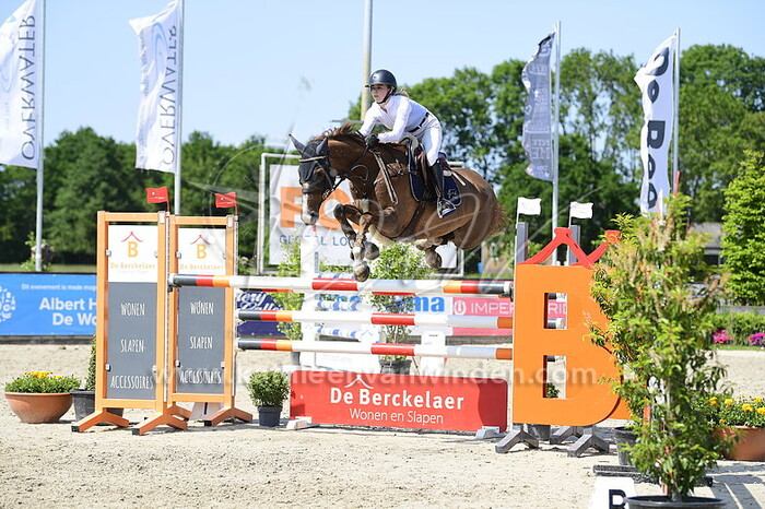 Julia van der Heijden - Falanita