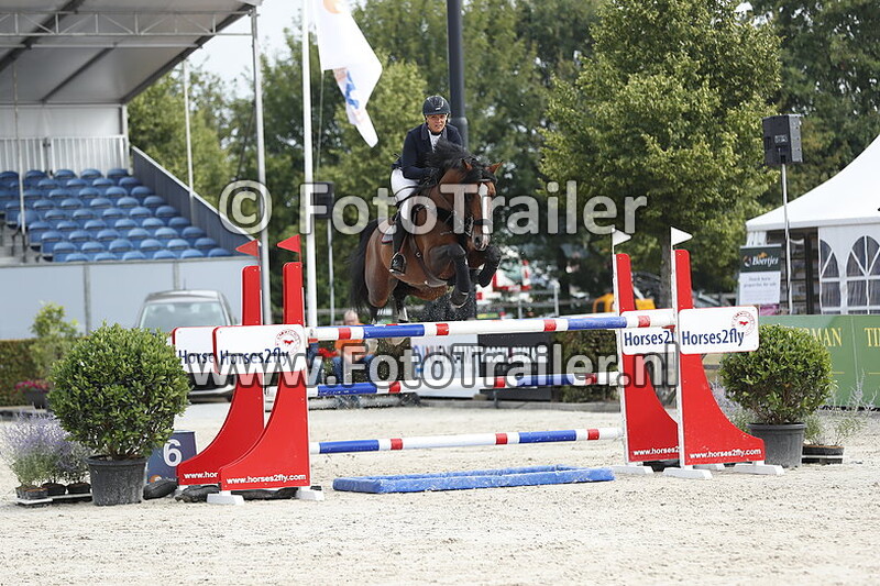 julia houtzager kayser