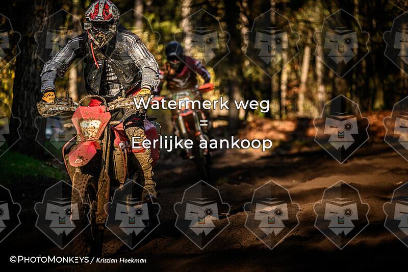 -- ONLINE -- OTR Veghel - Locatie 1 - Spatborden rood en oranje